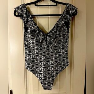 Watercolors by Kenny Flowers B&W Floral Ruffle One Piece Swimsuit, size M/L
